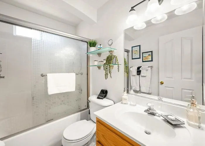 Holiday home View, Themed Rooms, King Beds, Fire Pit Lake Havasu City