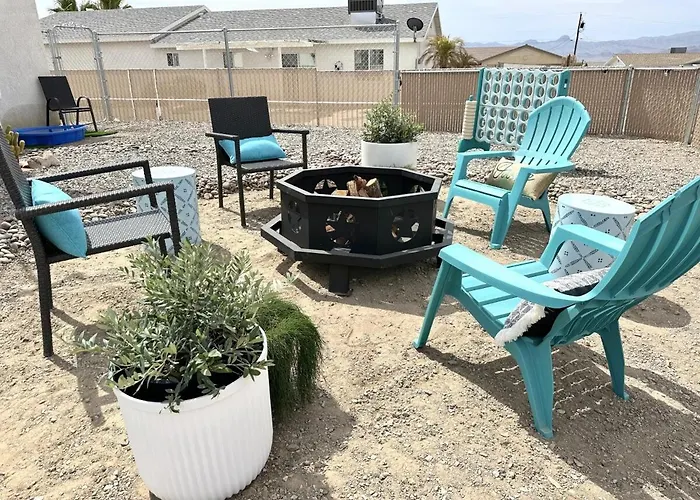 View, Themed Rooms, King Beds, Fire Pit Lake Havasu City