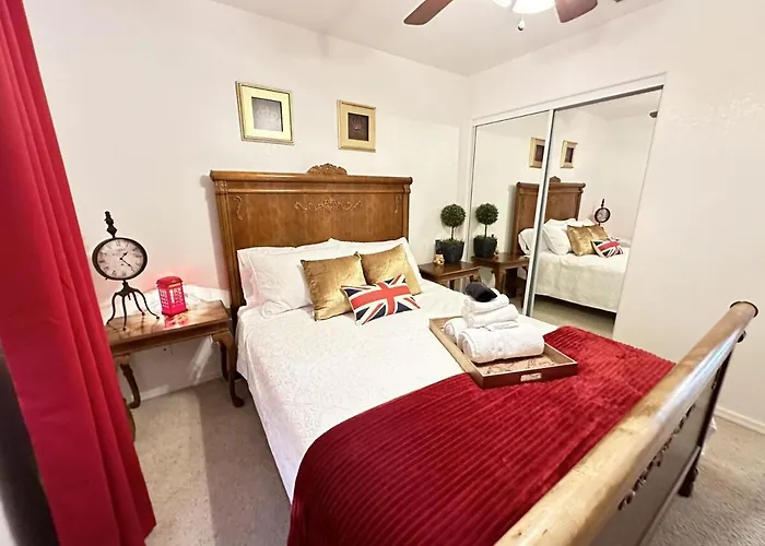 View, Themed Rooms, King Beds, Fire Pit * Lake Havasu City