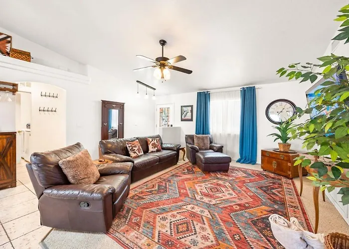 Holiday home View, Themed Rooms, King Beds, Fire Pit