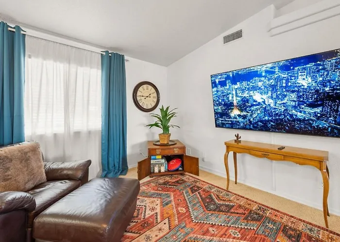 View, Themed Rooms, King Beds, Fire Pit Lake Havasu City
