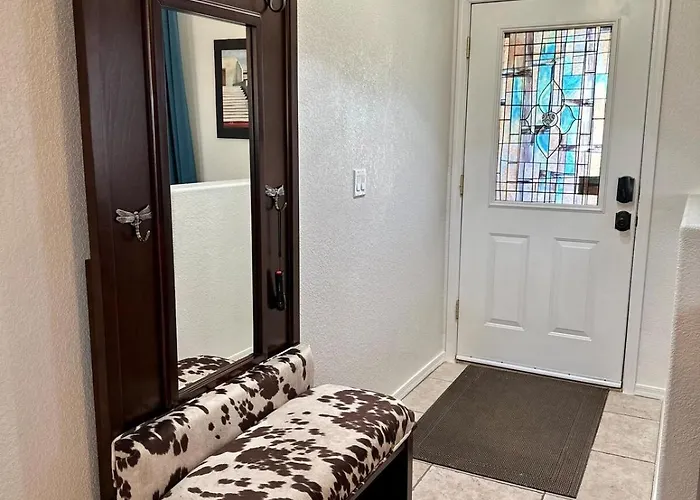 Holiday home View, Themed Rooms, King Beds, Fire Pit Lake Havasu City