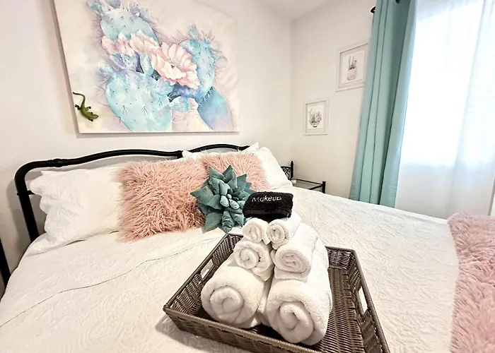 View, Themed Rooms, King Beds, Fire Pit Lake Havasu City