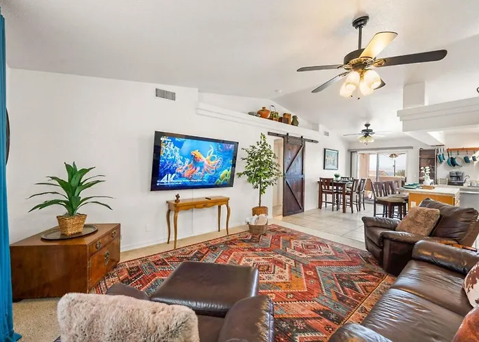 View, Themed Rooms, King Beds, Fire Pit *