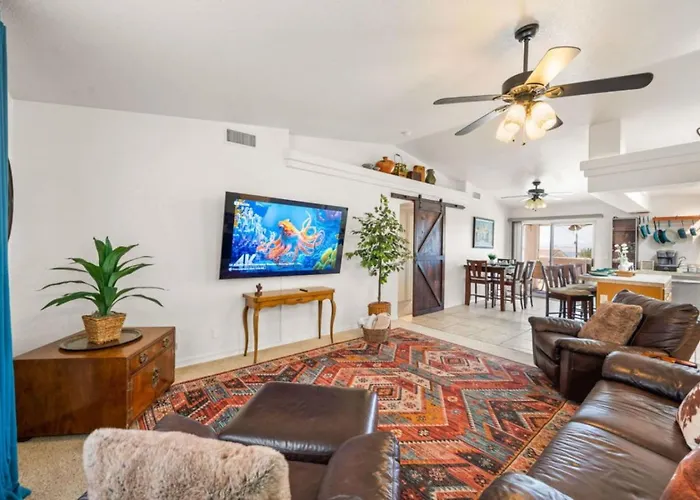 View, Themed Rooms, King Beds, Fire Pit *
