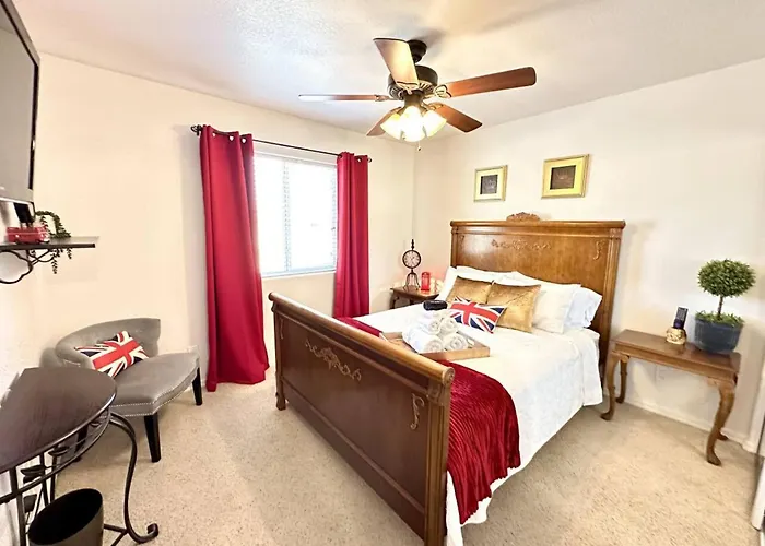 View, Themed Rooms, King Beds, Fire Pit * Lake Havasu City