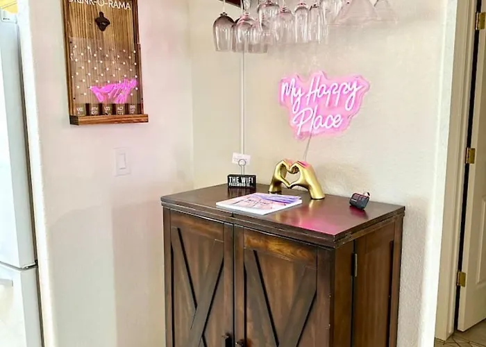 View, Themed Rooms, King Beds, Fire Pit Holiday home Lake Havasu City