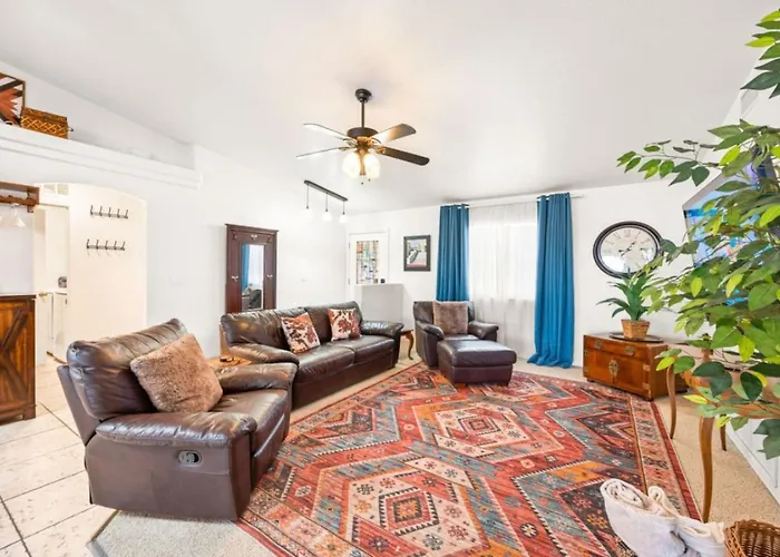 View, Themed Rooms, King Beds, Fire Pit Lake Havasu City