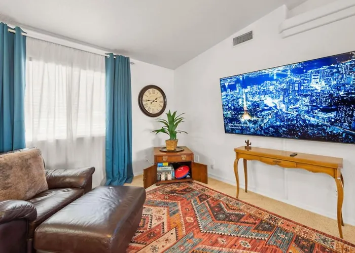 Holiday home View, Themed Rooms, King Beds, Fire Pit *