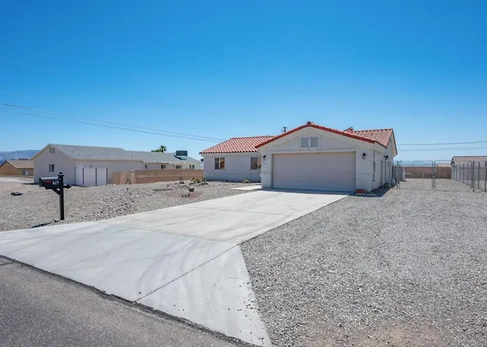 View, Themed Rooms, King Beds, Fire Pit Holiday home Lake Havasu City